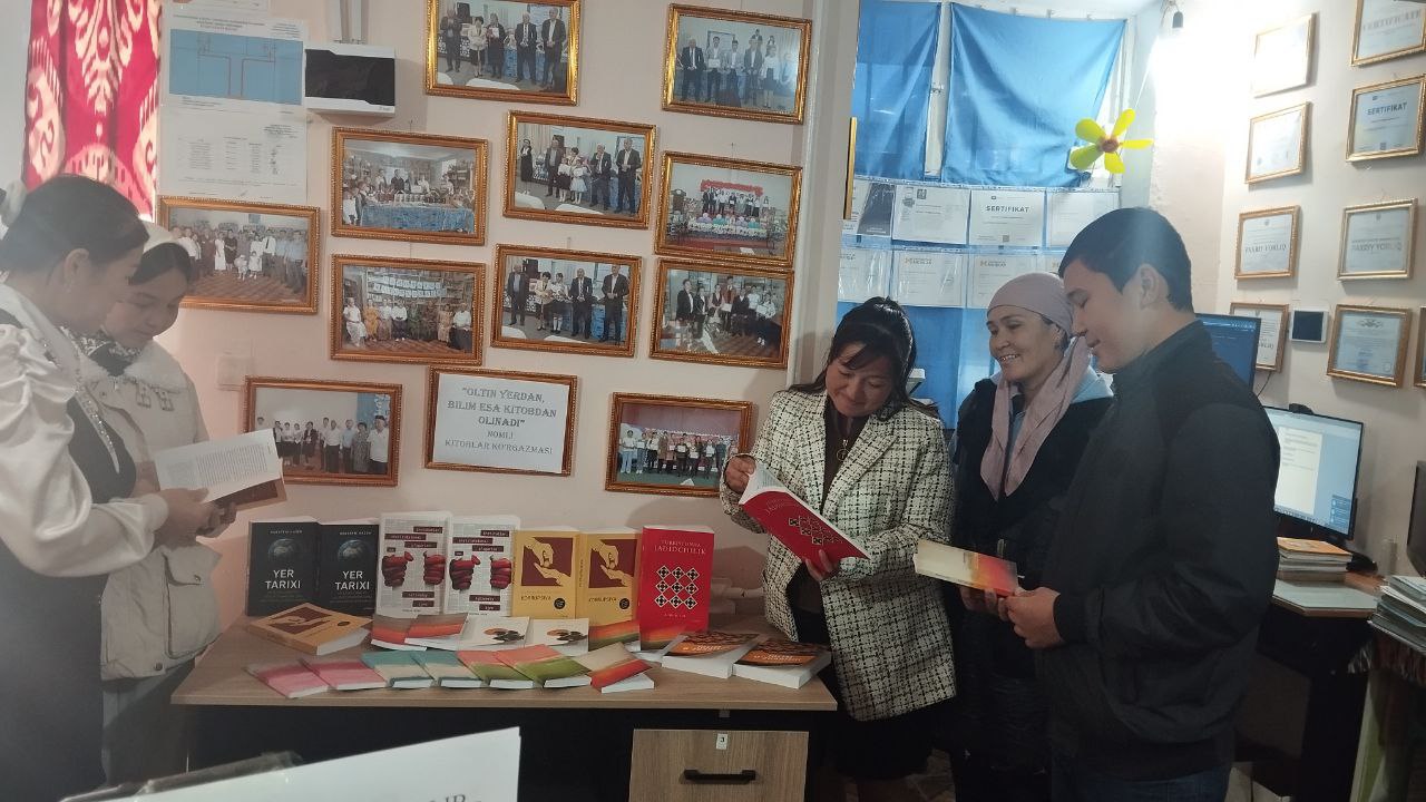 "Oltin yerdan, bilim esa kitobdan olinadi" nomli yangi adabiyotlar ko‘rgazmasi